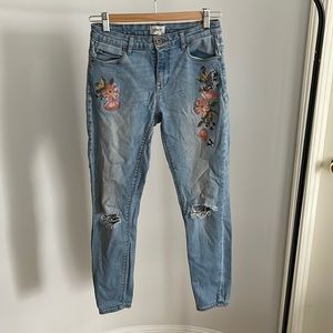 ONLY Floral Embroidered Ripped Skinny Jeans